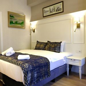 Economy Kamer met een King Size Bed in de Kelder